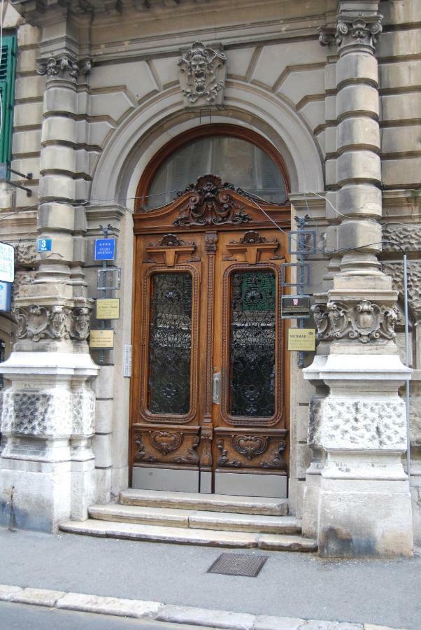 Apartment Dolac In Center Of Town Rijeka Bagian luar foto